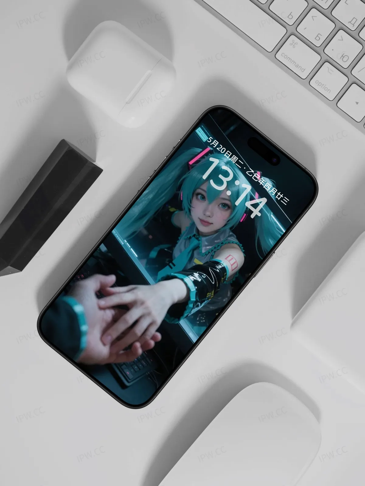 牵手屏幕中女孩手机高清静态壁纸#20250730141730 01e9187482d5b86