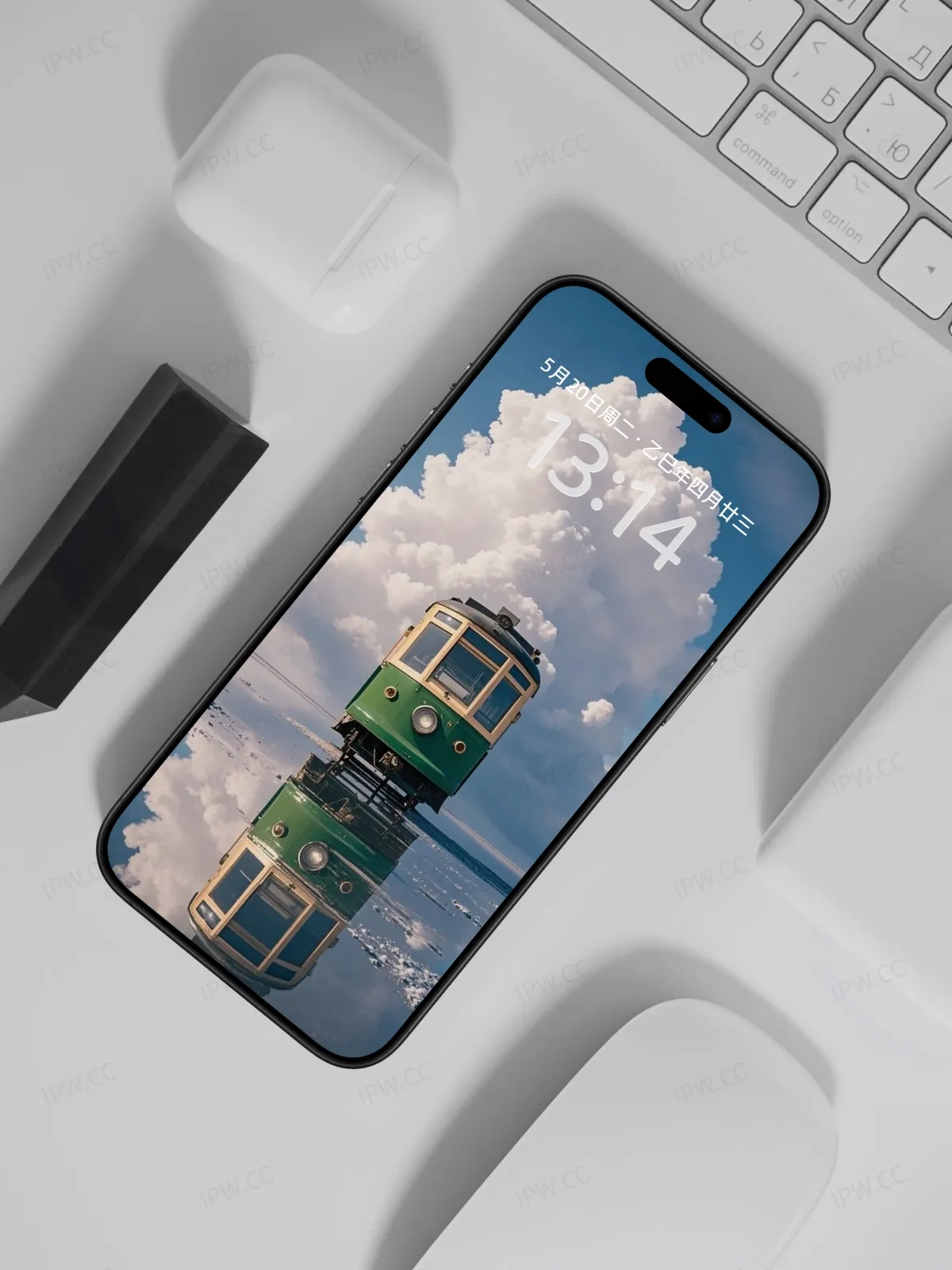 火车头静谧蓝天白云手机高清静态壁纸#20250728170507 2442ad8b53169e4
