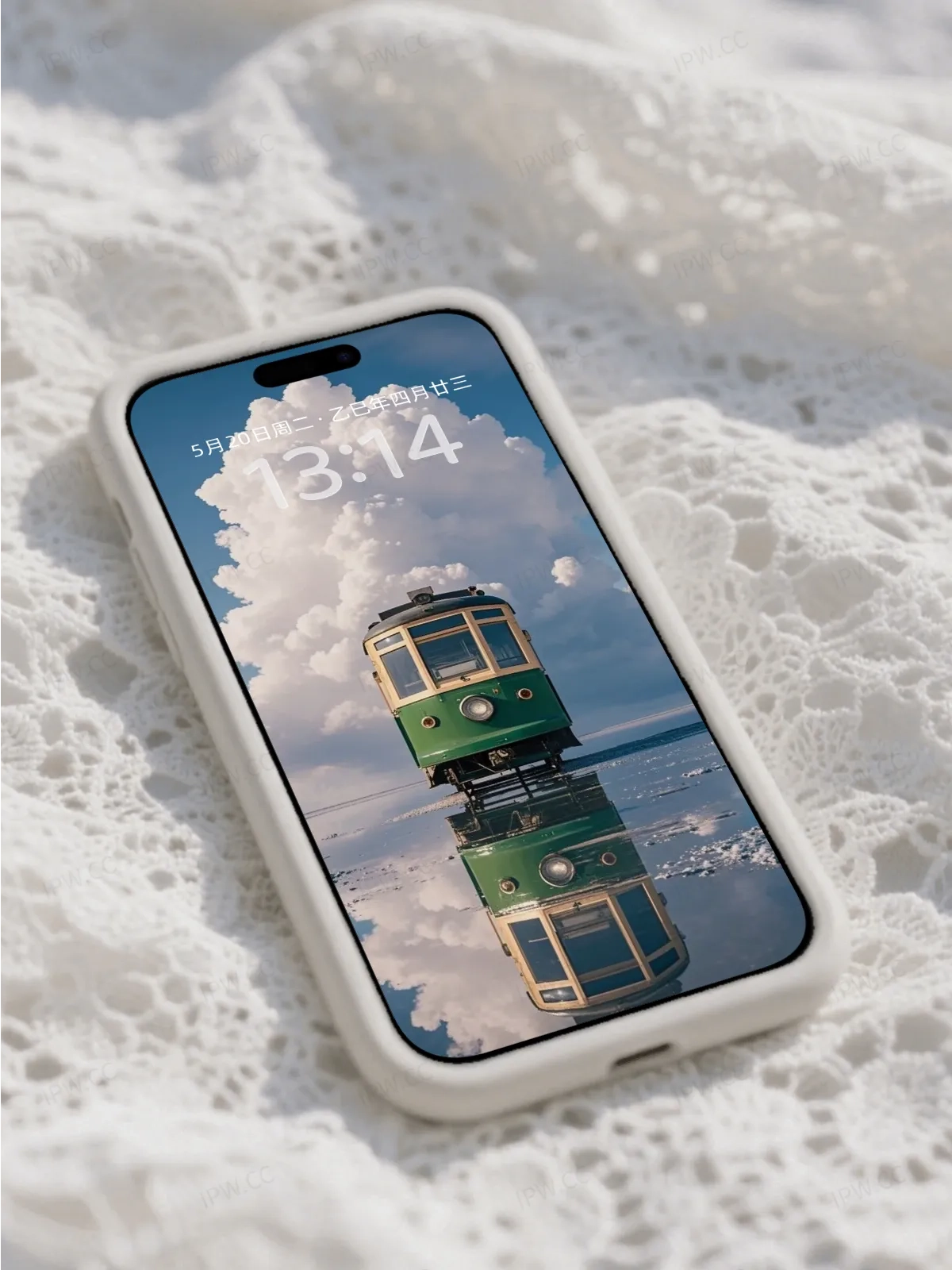 火车头静谧蓝天白云手机高清静态壁纸#20250728170507 ea4ea0576356b59